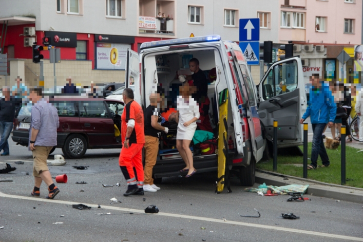Tragiczny wypadek na Armii Krajowej. Jedna osoba nie żyje, sześć trafiło do szpitala