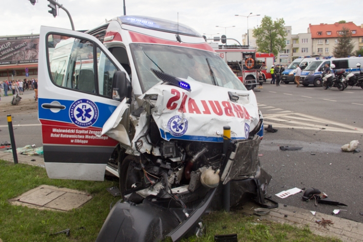 Tragiczny wypadek na Armii Krajowej. Jedna osoba nie żyje, sześć trafiło do szpitala
