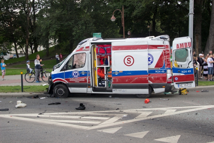 Tragiczny wypadek na Armii Krajowej. Jedna osoba nie żyje, sześć trafiło do szpitala