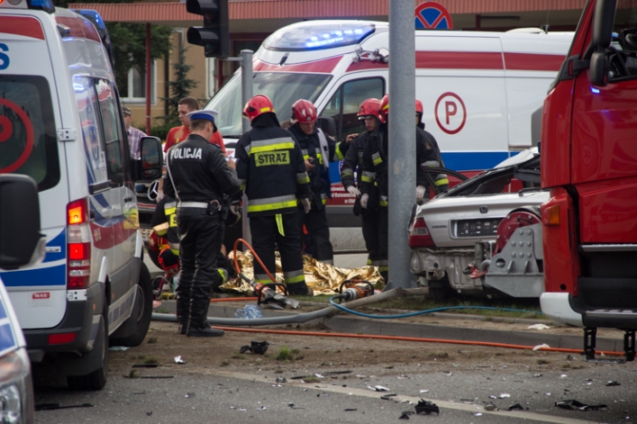 Tragiczny wypadek na Armii Krajowej. Jedna osoba nie żyje, sześć trafiło do szpitala