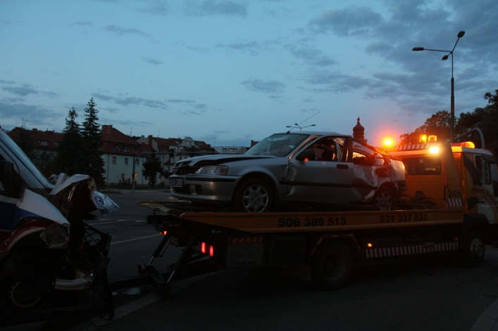 Tragiczny wypadek na Armii Krajowej. Jedna osoba nie żyje, sześć trafiło do szpitala