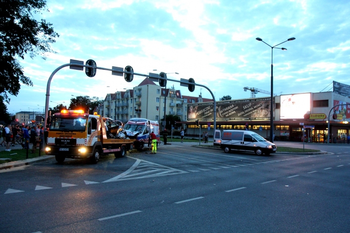 Tragiczny wypadek na Armii Krajowej. Jedna osoba nie żyje, sześć trafiło do szpitala