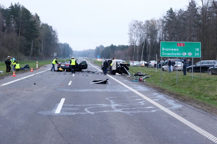 Tragiczny wypadek na S22 - nie żyją trzy osoby