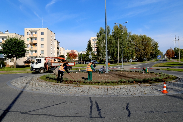 Trwają prace przy rondzie w dzielnicy Kamionka. Już 13 X otwarcie ronda Obrońców Birczy