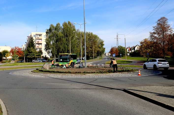 Trwają prace przy rondzie w dzielnicy Kamionka. Już 13 X otwarcie ronda Obrońców Birczy