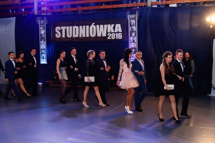 Trzy setki zdjęć z okazji 100-dniówki IV LO!