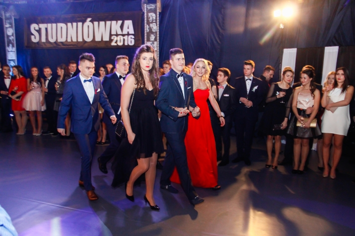 Trzy setki zdjęć z okazji 100-dniówki IV LO!
