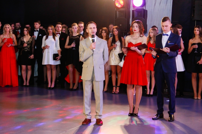 Trzy setki zdjęć z okazji 100-dniówki IV LO!