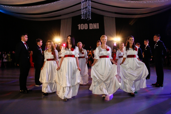 Trzy setki zdjęć z okazji 100-dniówki IV LO!