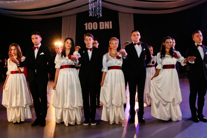 Trzy setki zdjęć z okazji 100-dniówki IV LO!
