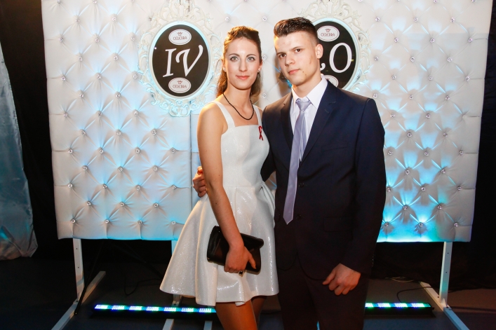Trzy setki zdjęć z okazji 100-dniówki IV LO!