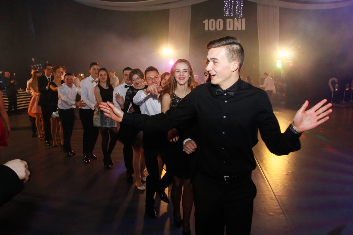 Trzy setki zdjęć z okazji 100-dniówki IV LO!