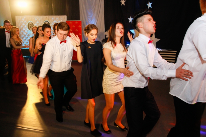 Trzy setki zdjęć z okazji 100-dniówki IV LO!