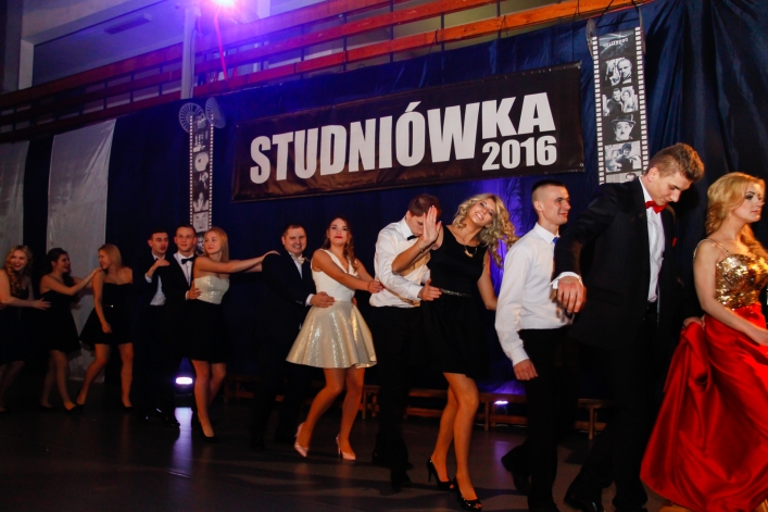 Trzy setki zdjęć z okazji 100-dniówki IV LO!