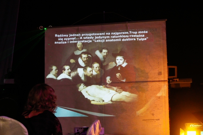 Trzy setki zdjęć z okazji 100-dniówki IV LO!