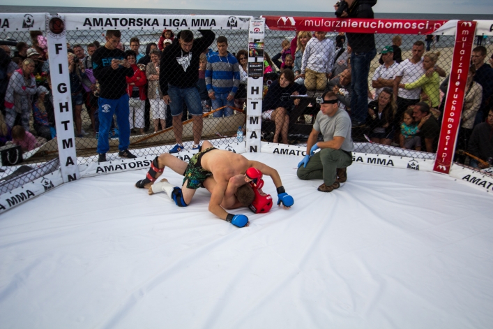 Turniej MMA na plaży w Krynicy. Zobacz zdjęcia