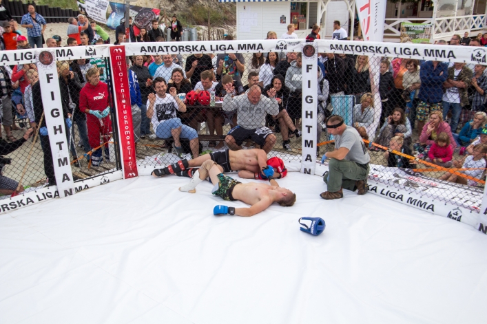 Turniej MMA na plaży w Krynicy. Zobacz zdjęcia