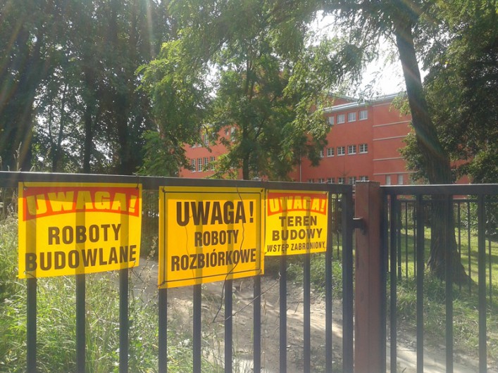 Uczniowie Gimnazjum nr 5 jeszcze poczekają na powrót do remontowanego budynku