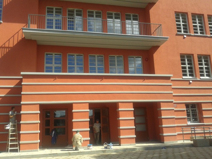 Uczniowie Gimnazjum nr 5 jeszcze poczekają na powrót do remontowanego budynku
