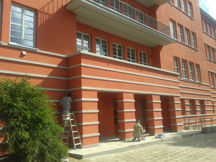 Uczniowie Gimnazjum nr 5 jeszcze poczekają na powrót do remontowanego budynku