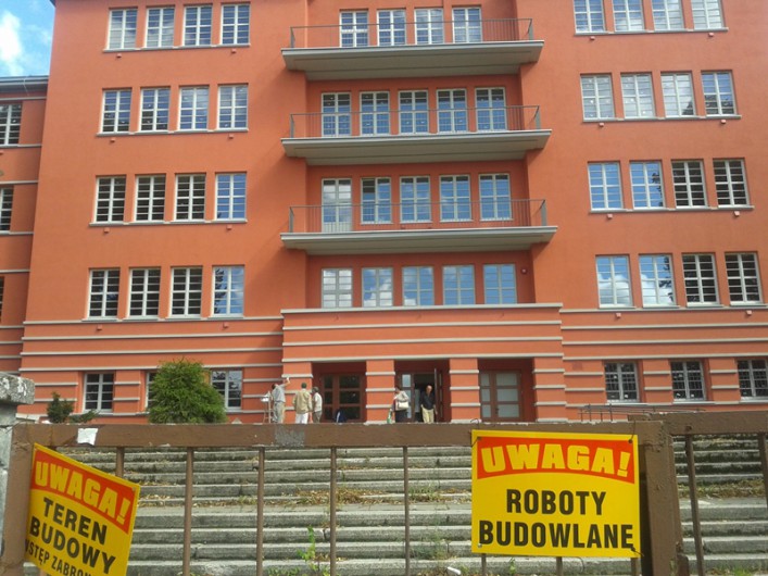 Uczniowie Gimnazjum nr 5 jeszcze poczekają na powrót do remontowanego budynku