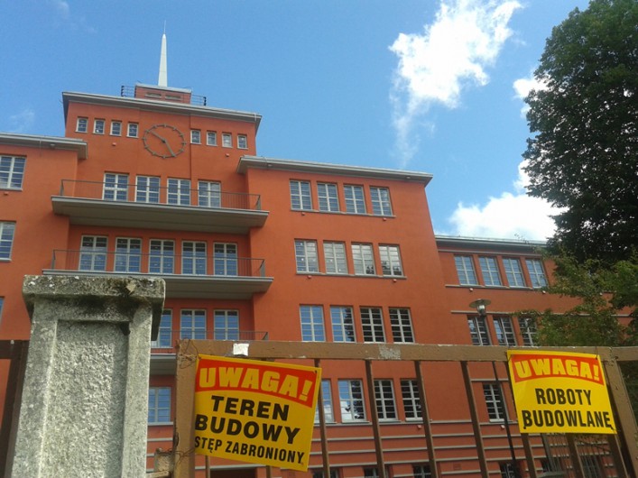 Uczniowie Gimnazjum nr 5 jeszcze poczekają na powrót do remontowanego budynku