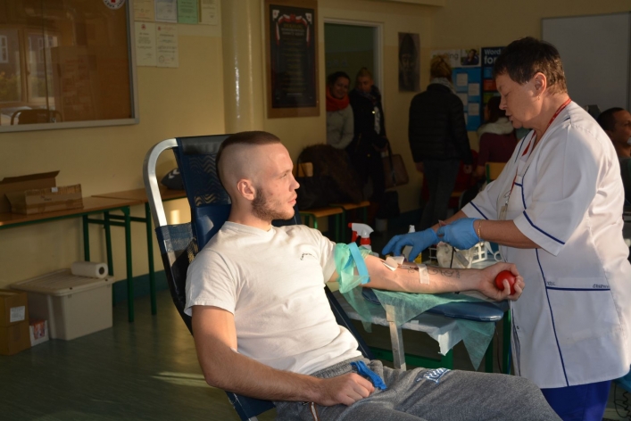 Uczniowie oddali 10 litrów krwi... bo każda kropla jest ważna