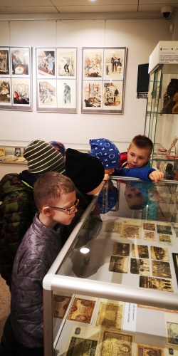 Uczniowie SP nr 21 odwiedzili wystawę poświęconą Józefowi Piłsudskiemu