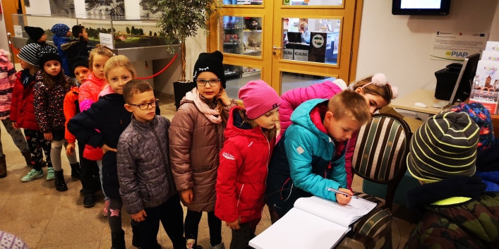 Uczniowie SP nr 21 odwiedzili wystawę poświęconą Józefowi Piłsudskiemu