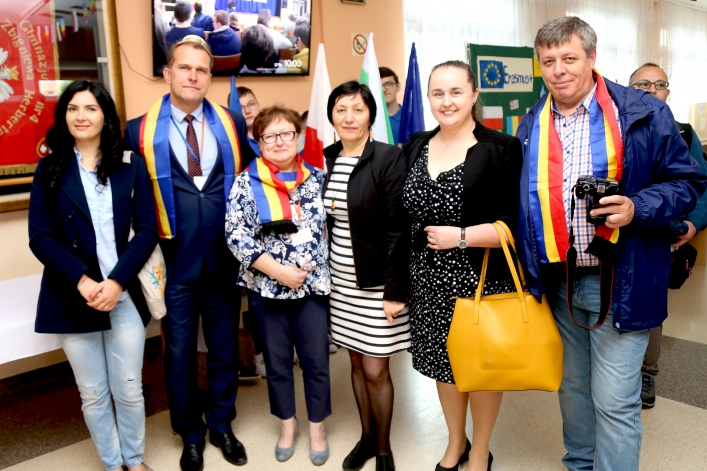 Uczniowie z Rumunii i Bułgarii w elbląskiej „Jedenastce”. Powitano ich chlebem i solą
