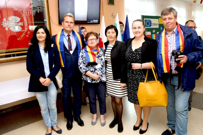 Uczniowie z Rumunii i Bułgarii w elbląskiej „Jedenastce”. Powitano ich chlebem i solą