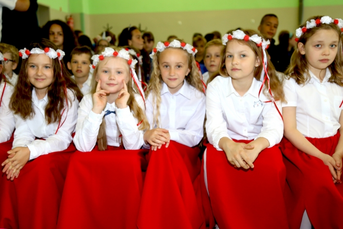 Uczniowie z Rumunii i Bułgarii w elbląskiej „Jedenastce”. Powitano ich chlebem i solą