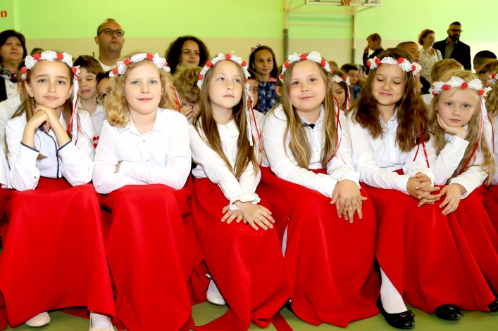 Uczniowie z Rumunii i Bułgarii w elbląskiej „Jedenastce”. Powitano ich chlebem i solą