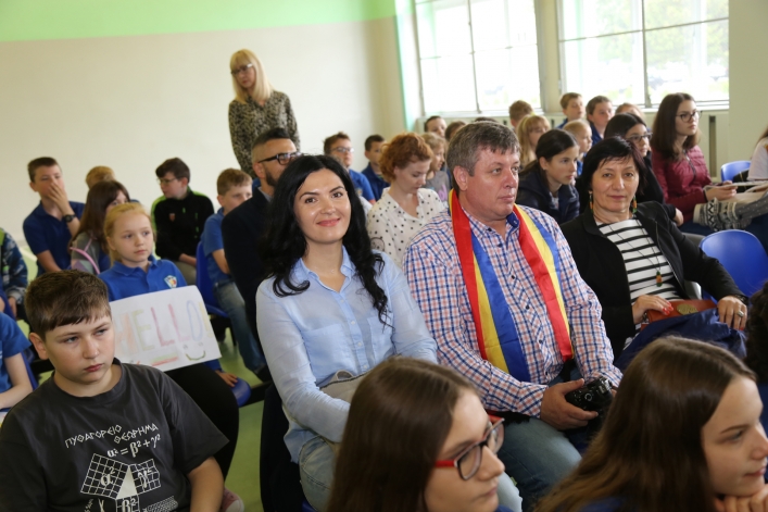 Uczniowie z Rumunii i Bułgarii w elbląskiej „Jedenastce”. Powitano ich chlebem i solą