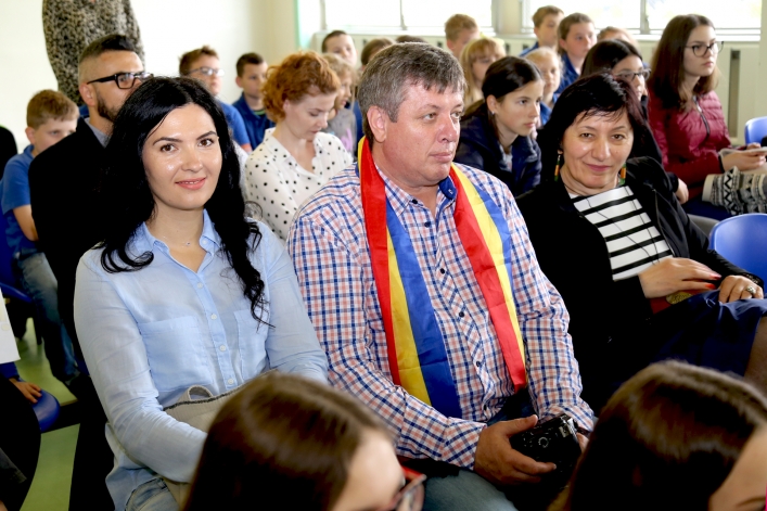 Uczniowie z Rumunii i Bułgarii w elbląskiej „Jedenastce”. Powitano ich chlebem i solą