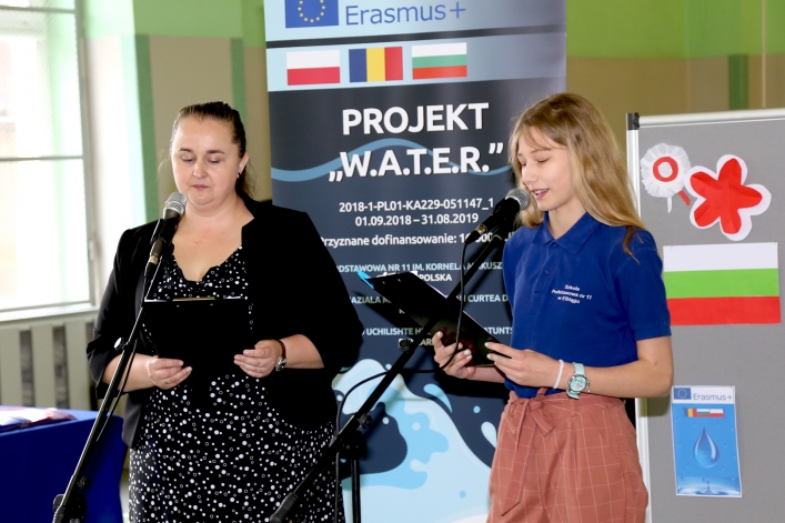Uczniowie z Rumunii i Bułgarii w elbląskiej „Jedenastce”. Powitano ich chlebem i solą