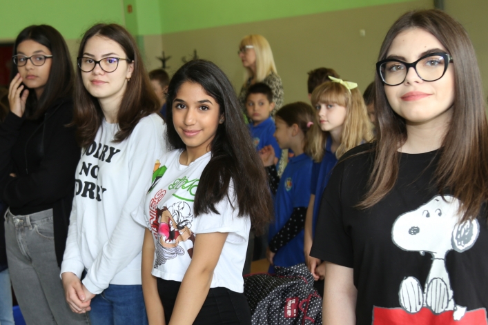 Uczniowie z Rumunii i Bułgarii w elbląskiej „Jedenastce”. Powitano ich chlebem i solą