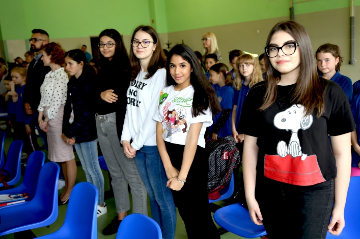Uczniowie z Rumunii i Bułgarii w elbląskiej „Jedenastce”. Powitano ich chlebem i solą