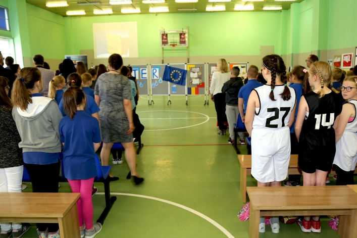 Uczniowie z Rumunii i Bułgarii w elbląskiej „Jedenastce”. Powitano ich chlebem i solą