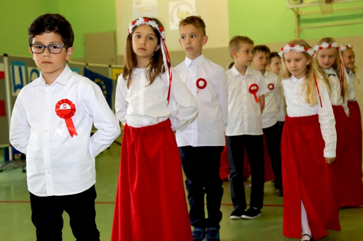 Uczniowie z Rumunii i Bułgarii w elbląskiej „Jedenastce”. Powitano ich chlebem i solą