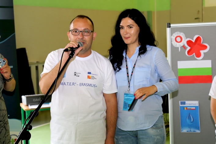 Uczniowie z Rumunii i Bułgarii w elbląskiej „Jedenastce”. Powitano ich chlebem i solą