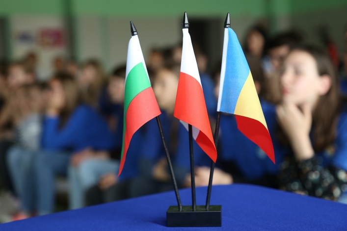 Uczniowie z Rumunii i Bułgarii w elbląskiej „Jedenastce”. Powitano ich chlebem i solą