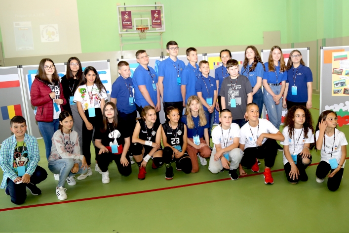 Uczniowie z Rumunii i Bułgarii w elbląskiej „Jedenastce”. Powitano ich chlebem i solą