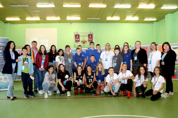 Uczniowie z Rumunii i Bułgarii w elbląskiej „Jedenastce”. Powitano ich chlebem i solą