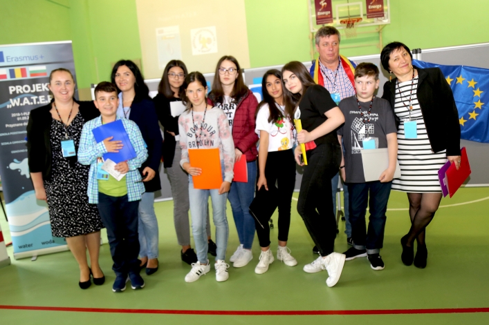 Uczniowie z Rumunii i Bułgarii w elbląskiej „Jedenastce”. Powitano ich chlebem i solą