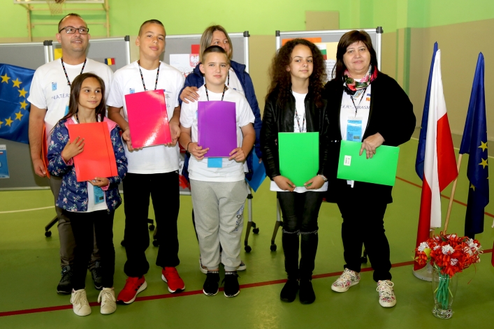 Uczniowie z Rumunii i Bułgarii w elbląskiej „Jedenastce”. Powitano ich chlebem i solą