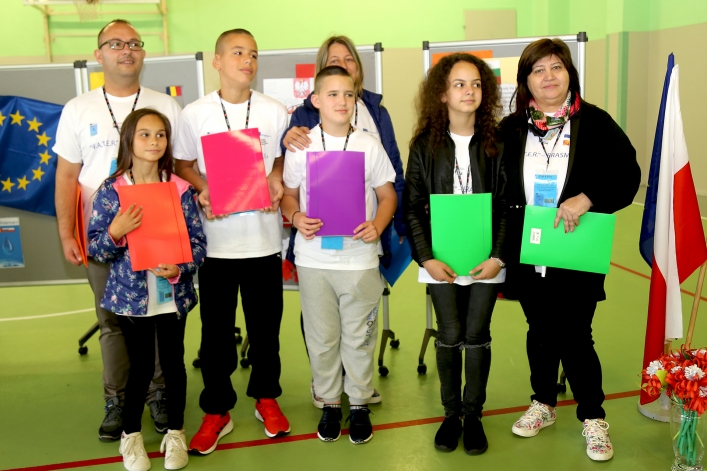 Uczniowie z Rumunii i Bułgarii w elbląskiej „Jedenastce”. Powitano ich chlebem i solą