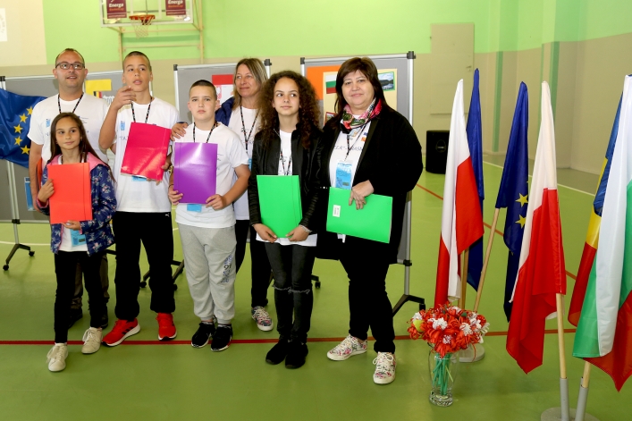 Uczniowie z Rumunii i Bułgarii w elbląskiej „Jedenastce”. Powitano ich chlebem i solą