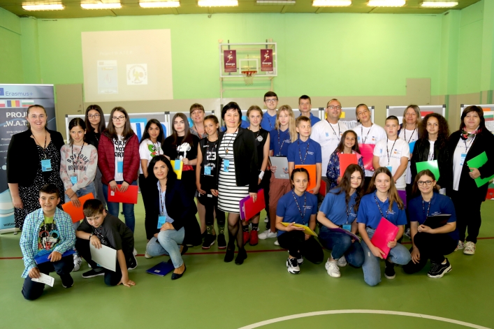 Uczniowie z Rumunii i Bułgarii w elbląskiej „Jedenastce”. Powitano ich chlebem i solą