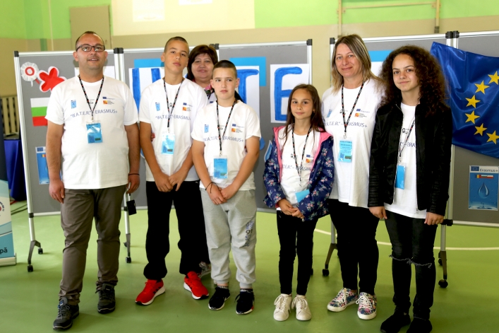 Uczniowie z Rumunii i Bułgarii w elbląskiej „Jedenastce”. Powitano ich chlebem i solą